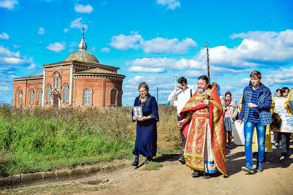 Православная нижнекамская молодёжка побывала в старинном храме в Ачах