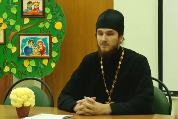 В Альметьевске священник встретился с семьями, оказавшимися в трудной жизненной ситуации