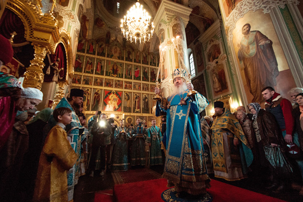 В праздник Благовещения митрополит Феофан возглавил престольные торжества в соборе Казанского кремля