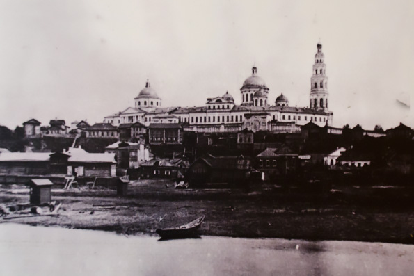 Вид Казанского Богородицкого монастыря с левобережья реки Казанки