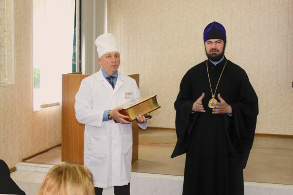 Епископ Мефодий посетил центральную районную больницу Бугульмы