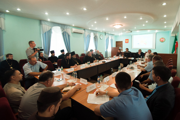 Представители Татарстанской митрополии выступили на межрелигиозной конференции, посвященной тюремному служению