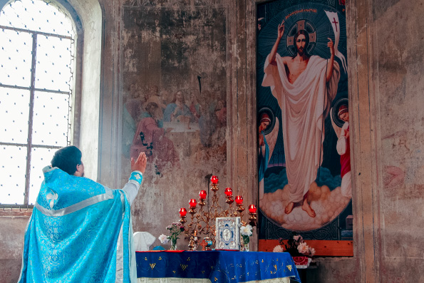 В храме села Поповка возобновилась литургическая жизнь